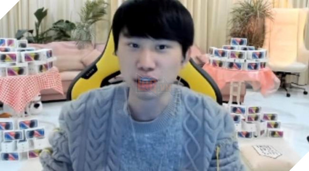 LMHT: Doinb cảm thấy bất bình về danh sách trang phục vinh danh 10 tuyển thủ vĩ đại nhất LPL