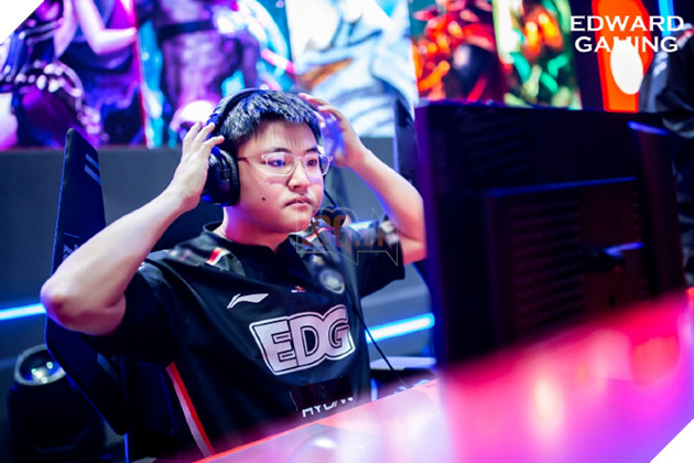 LMHT: Doinb cảm thấy bất bình về danh sách trang phục vinh danh 10 tuyển thủ vĩ đại nhất LPL