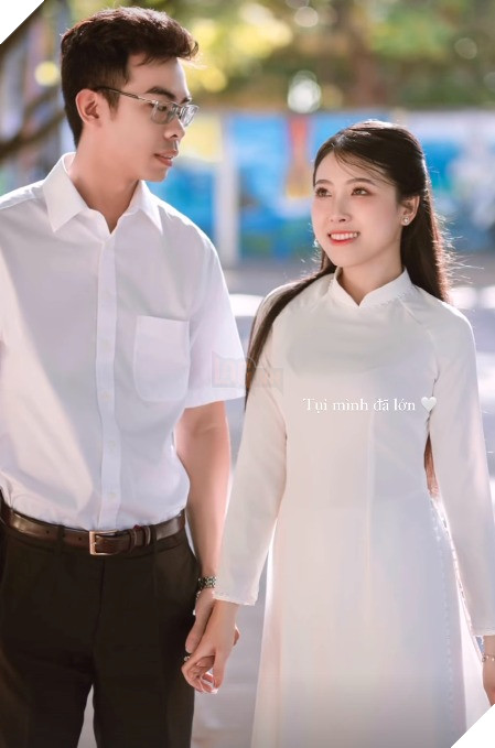 Streamer nổi tiếng bị cộng đồng chỉ trích vì lấy chuyện tình cảm để làm content