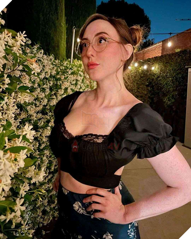 LMHT: Bị Riot Games cấm sóng, nữ BLV quyết định chuyển hướng đi Bán Quạt