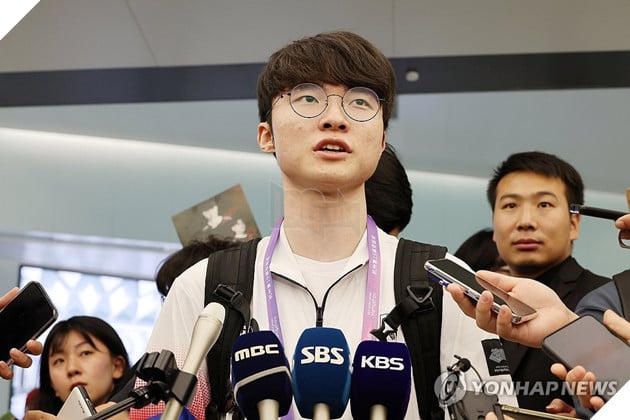 LMHT: Ký giả kỳ cựu đã không khỏi ngạc nhiên bởi độ nổi tiếng của Faker tại Trung Quốc