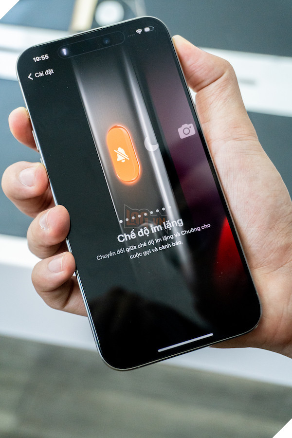 Review iPhone 15 Pro Max Titanium đầu tiên ở Việt Nam có giá lên đến 70 triệu đồng