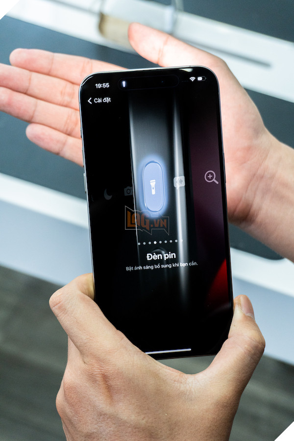 Review iPhone 15 Pro Max Titanium đầu tiên ở Việt Nam có giá lên đến 70 triệu đồng