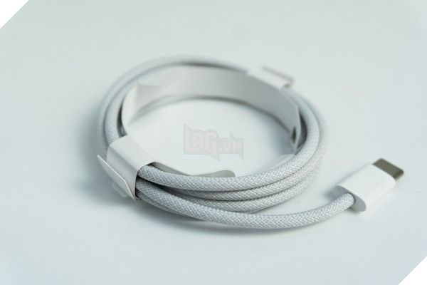 Review iPhone 15 Pro Max Titanium đầu tiên ở Việt Nam có giá lên đến 70 triệu đồng