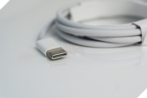 Review iPhone 15 Pro Max Titanium đầu tiên ở Việt Nam có giá lên đến 70 triệu đồng