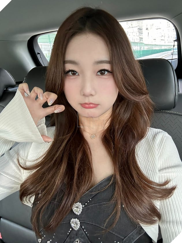 LMHT: Nữ MC LPL đăng ảnh cosplay Kai'Sa, cộng đồng fan mê mẩn vì quá gợi cảm