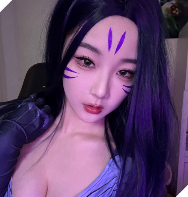 LMHT: Nữ MC LPL đăng ảnh cosplay Kai'Sa, cộng đồng fan mê mẩn vì quá gợi cảm