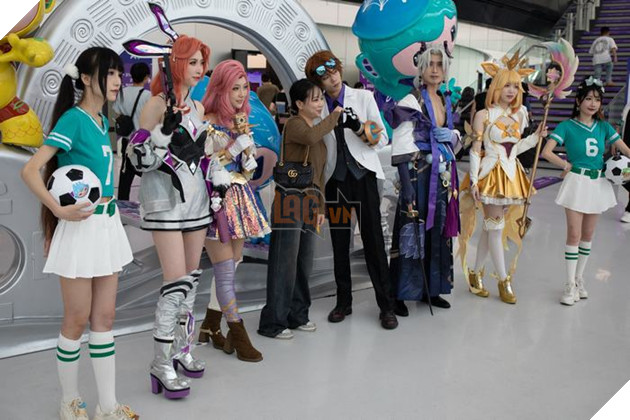 Asian Games 2022: Trung - Hàn đại chiến Bán kết LMHT, hàng trăm Fangirl chờ được nhìn thấy Faker 12