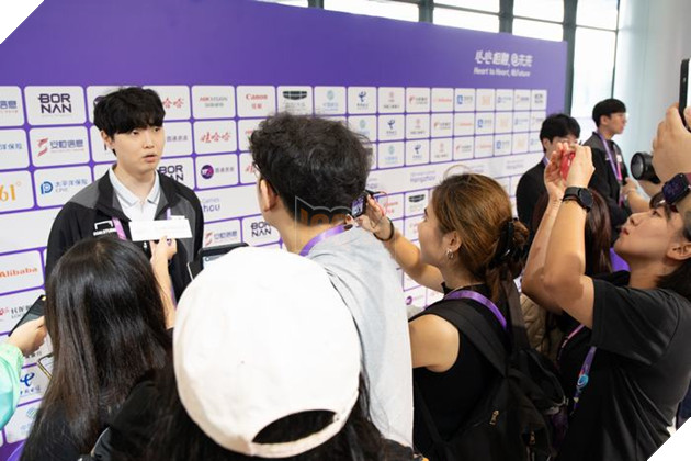 Asian Games 2022: Trung - Hàn đại chiến Bán kết LMHT, hàng trăm Fangirl chờ được nhìn thấy Faker 8