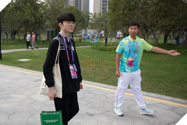 Asian Games 2022: Trung - Hàn đại chiến Bán kết LMHT, hàng trăm Fangirl chờ được nhìn thấy Faker 15