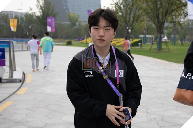 Asian Games 2022: Trung - Hàn đại chiến Bán kết LMHT, hàng trăm Fangirl chờ được nhìn thấy Faker 17