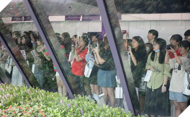 Asian Games 2022: Trung - Hàn đại chiến Bán kết LMHT, hàng trăm Fangirl chờ được nhìn thấy Faker 18