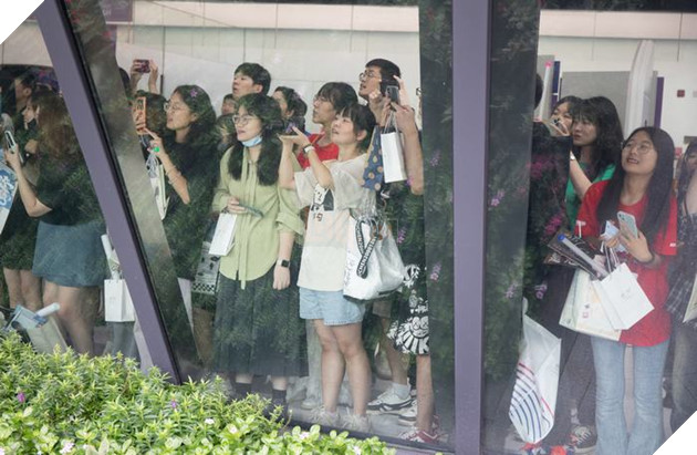 Asian Games 2022: Trung - Hàn đại chiến Bán kết LMHT, hàng trăm Fangirl chờ được nhìn thấy Faker 19