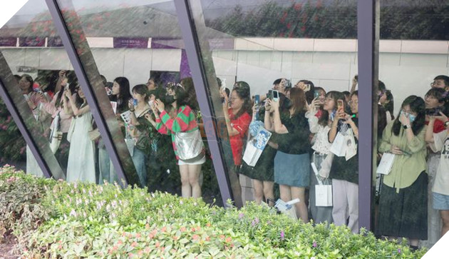 Asian Games 2022: Trung - Hàn đại chiến Bán kết LMHT, hàng trăm Fangirl chờ được nhìn thấy Faker 20