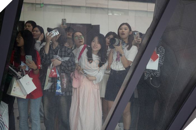 Asian Games 2022: Trung - Hàn đại chiến Bán kết LMHT, hàng trăm Fangirl chờ được nhìn thấy Faker 21