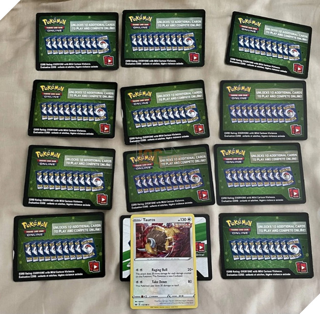 Ấm lòng người tài xế xe bus tặng những thẻ bài Pokemon miễn phí cho những đứa trẻ