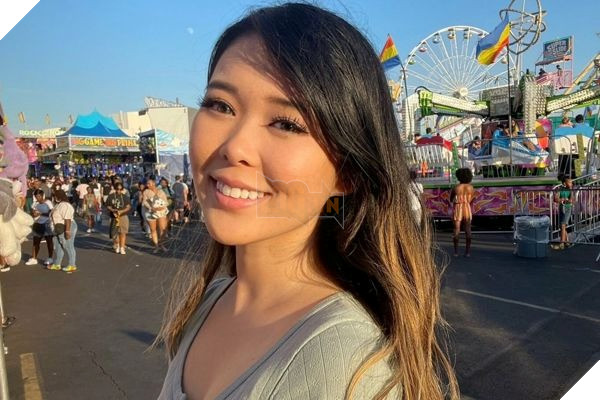 Nữ streamer xinh đẹp bất ngờ phát sóng nội dung nguy hiểm, fan nhanh chóng can ngăn hết lời