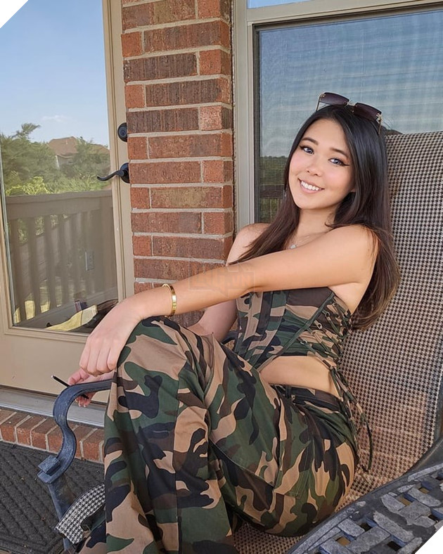 Nữ streamer xinh đẹp bất ngờ phát sóng nội dung nguy hiểm, fan nhanh chóng can ngăn hết lời