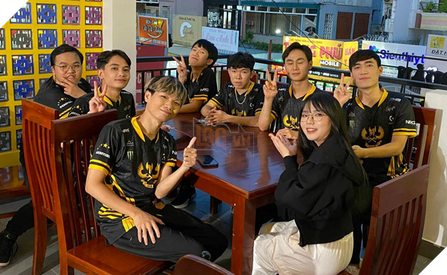 LMHT: Remind và những khó khăn của nữ MC xinh đẹp khi tác nghiệp tại Hàn Quốc 2