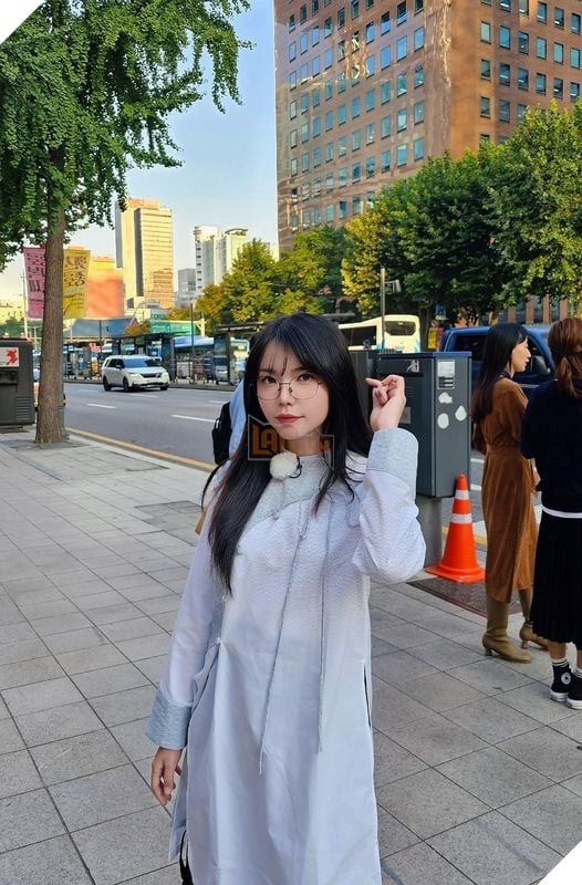 Cộng đồng LMHT Việt xôn xao trước hình ảnh Dì Mai Pro Max