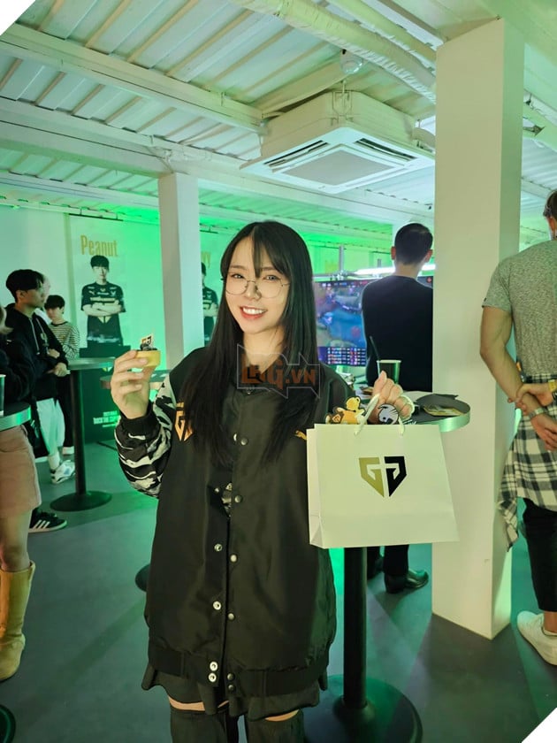 LMHT: MC Remind đăng ảnh chụp cùng Faker, cộng đồng chỉ ra điểm chung của cả hai