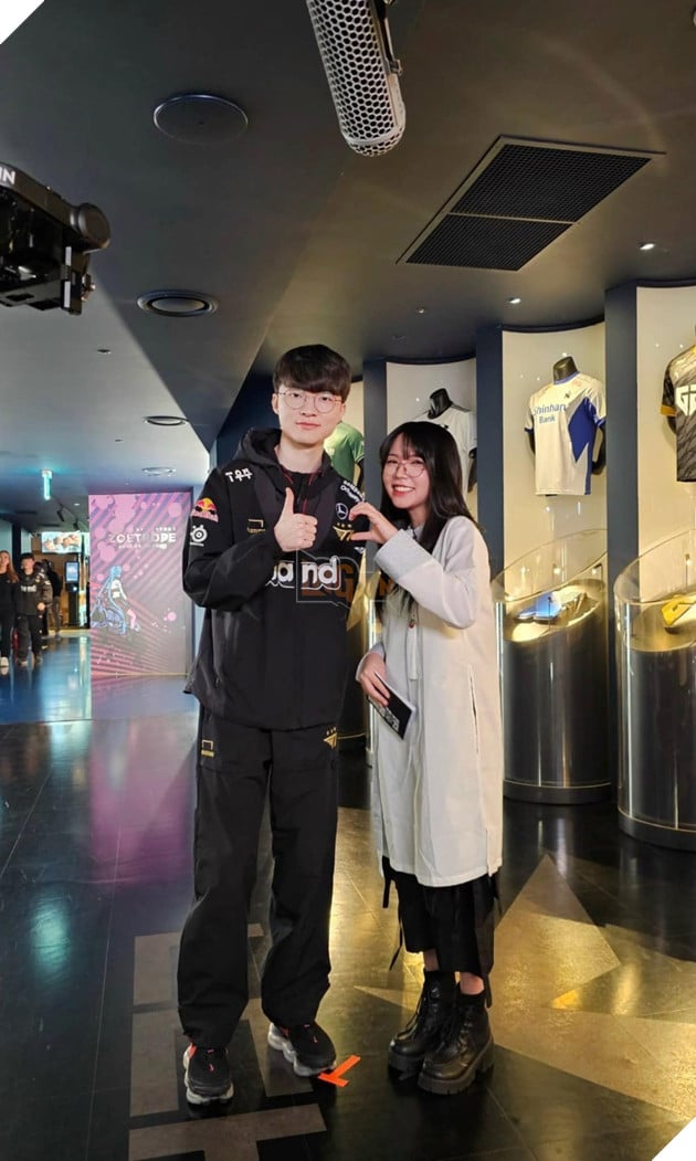 LMHT: MC Remind đăng ảnh chụp cùng Faker, cộng đồng chỉ ra điểm chung của cả hai