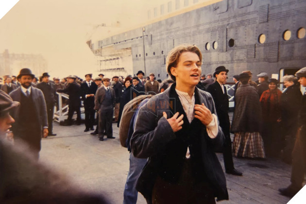 Tiết lộ hình ảnh hậu trường quay phim Titanic của DiCaprio và Kate Winslet sau 26 năm Titanic2._COGF