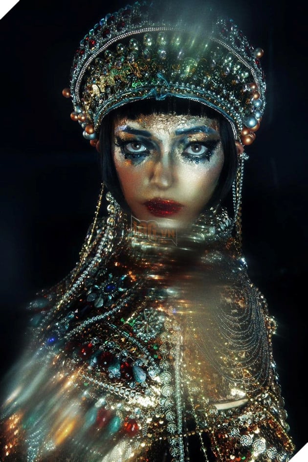 Châu bùi cosplay Golden Woman trong series Love, Death & Robots đầy ấn tượng