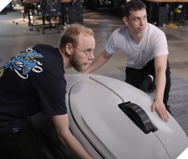 Alienware chế tạo chuột và bàn phím cơ kích thước khủng, chỉ để chơi DOTA 2