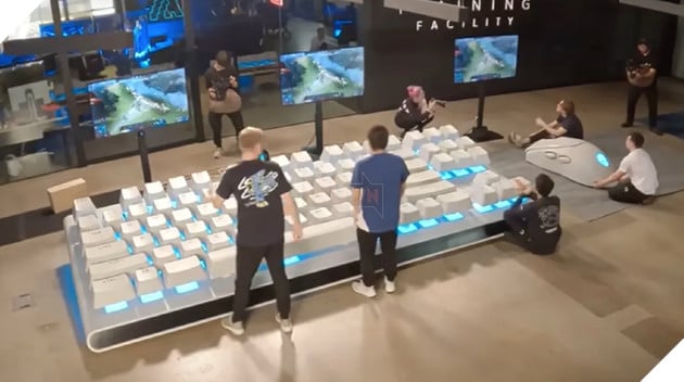 Alienware chế tạo chuột và bàn phím cơ kích thước khủng, chỉ để chơi DOTA 2