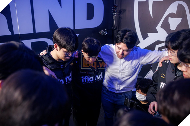 LMHT: BLV nổi tiếng chia có chia sẻ đau lòng về tương lai của đội hình T1 hiện tại 4