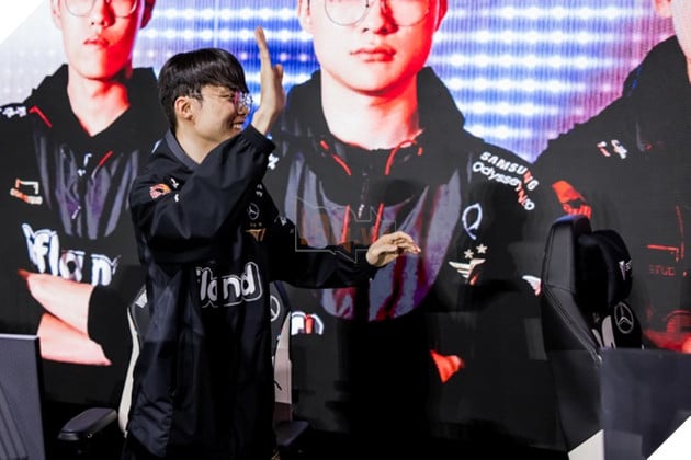 LMHT: Pha xử lý Azir của Faker được cộng đồng yêu cầu đưa vào sách giáo khoa vì quá đỉnh