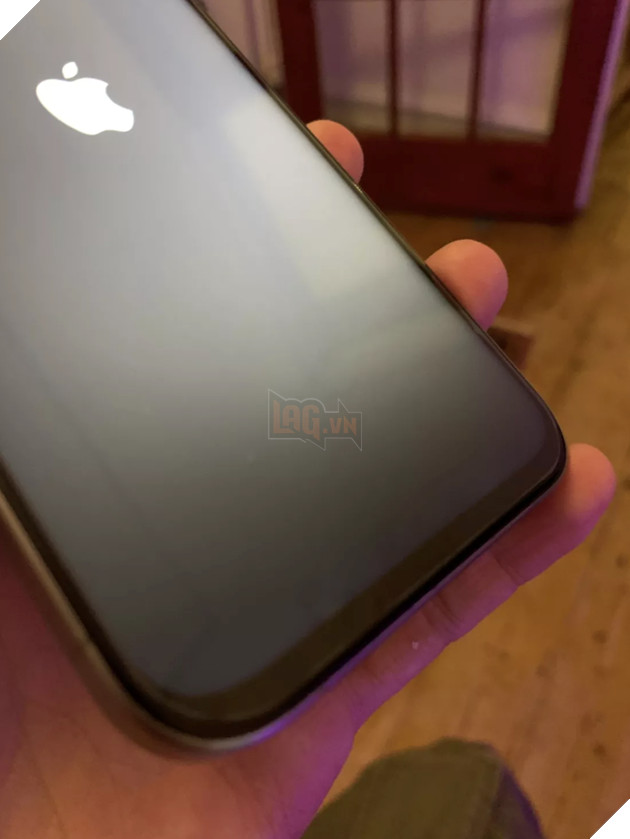 Đặt hàng qua Apple, người mua nhận được iPhone 15 Pro Max chạy hệ điều hành Android