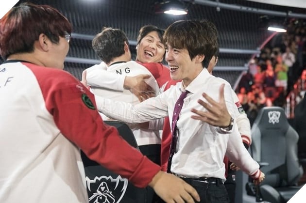 LMHT: HLV kkOma comeback T1, tin đồn Xạ thủ hot nhất LEC gia nhập T1 Academy?