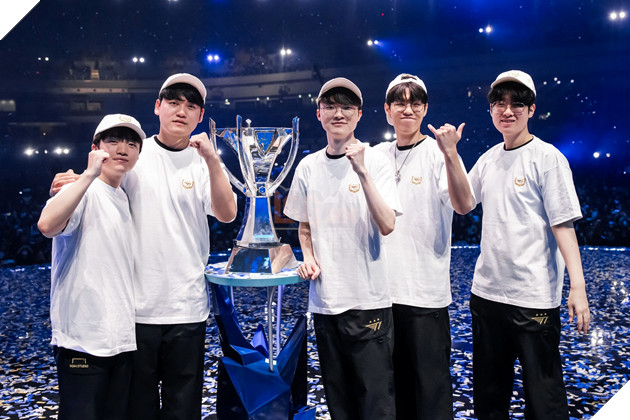 LMHT: HLV kkOma comeback T1, tin đồn Xạ thủ hot nhất LEC gia nhập T1 Academy?