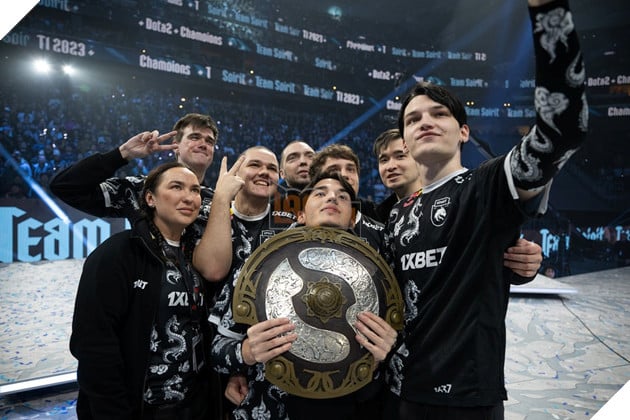 Tuyển thủ DOTA 2 vừa vô địch TI 2023 đã lên tiếng bảo LMHT là game rác rưởi