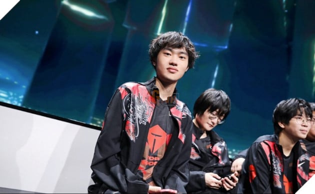 LMHT: Knight bị fan các đội tuyển khác hắt hủi, khởi lại quá khứ đen tối của anh chàng