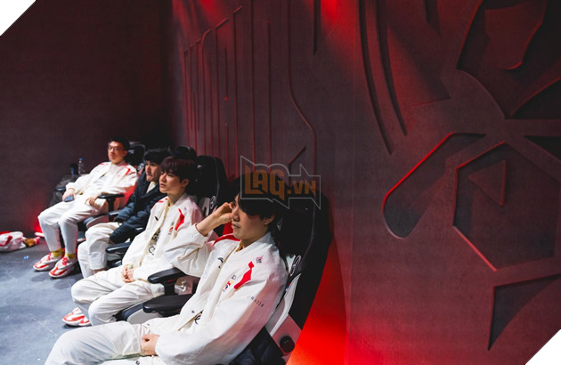 LMHT: BLV LPL bức xúc vì sự tiêu cực của game thủ Trung Quôc trong kì chuyển nhượng