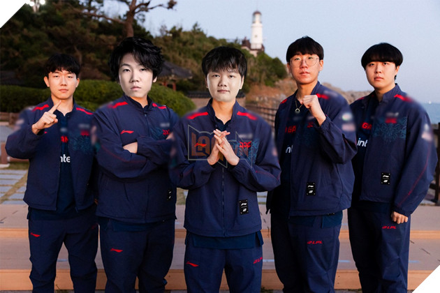 LMHT: BLV LPL bức xúc vì sự tiêu cực của game thủ Trung Quôc trong kì chuyển nhượng