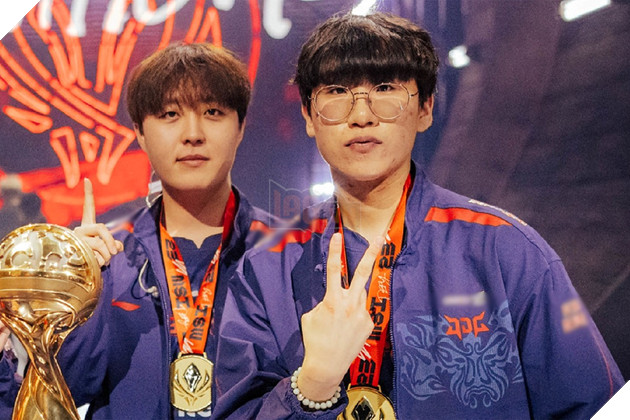 LMHT: BLV LPL bức xúc vì sự tiêu cực của game thủ Trung Quôc trong kì chuyển nhượng