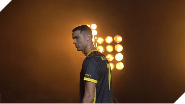 Cristiano Ronaldo bị kiện tập thể vì quảng cáo cho Binance