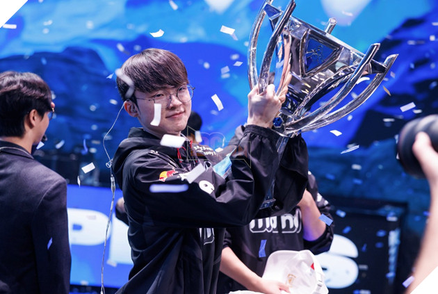 Bắt chước hành động của Faker để lấy hên, nữ tuyển thủ vẫn bị đối phương hành cho ra bã