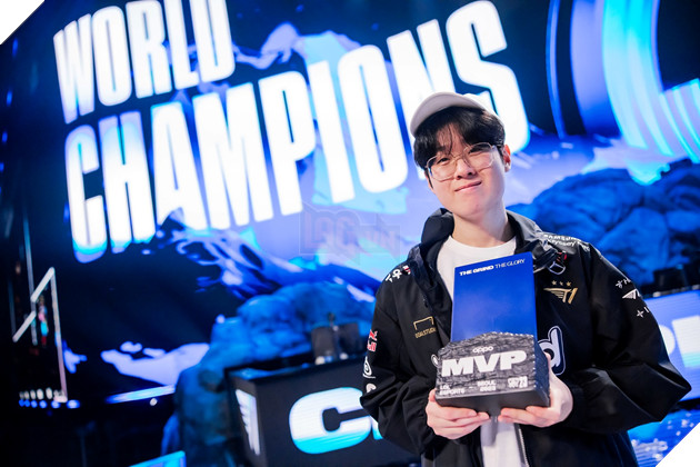 LMHT: Gumayusi hé lộ nguyên do quyết định tái ký với T1