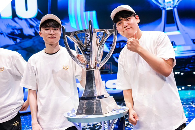 LMHT: Gumayusi hé lộ nguyên do quyết định tái ký với T1