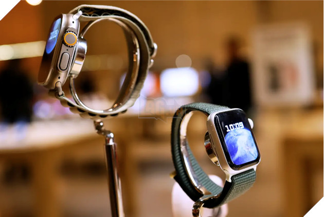 thượng - Apple Watch Series 9 và Watch Ultra 2 chính thức bị cấm bán tại MỹApple chính thức ngưng bán Watch Series 9 và Watch Ultra 2 tại Mỹ sau khi Tổng thống Biden không đưa ra quyết định đảo ngược lệnh cấm từ Ủy ban Thương mại Quốc tế.  Lệnh cấm được đưa ra sau Apple-watch-series-9-va-ultra-2-ching-thuc-bi-cam-ban-tai-my_ZOJR