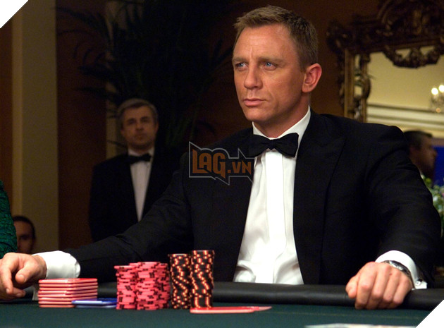 Zack Snyder đưa ra ý tưởng về 1 James Bond 20 tuổi, nhà sản xuất 007 nói gì Daniel-Craig-in-Casino-Royale_XNGG