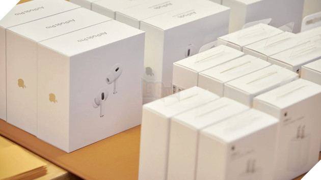 Triệt phá thành công đường dây Airpods giả trị giá 23,5 triệu USD tại Trung Quốc 