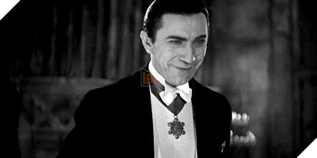 Caleb Landry Jones và Christoph Waltz cùng tham gia câu chuyện kinh điển về nguồn gốc của Dracula 