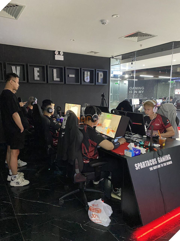 Spartacus Chim Sẻ Đi Nắng Lên Ngôi Vô Địch Giải Đấu Quốc Tế Của Battle Teams 2 