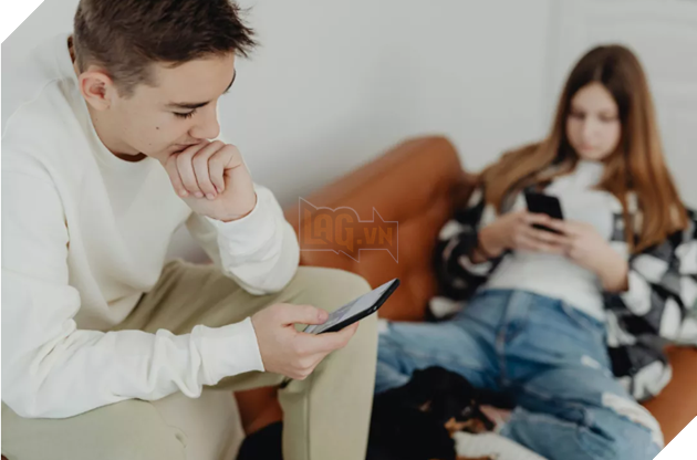 Nghiên Cứu Mới Cho Thấy Chứng Nghiện Internet Sẽ Làm Thay Đổi Thể Chất Hóa Học Não Ở Trẻ Vị Thành Niên